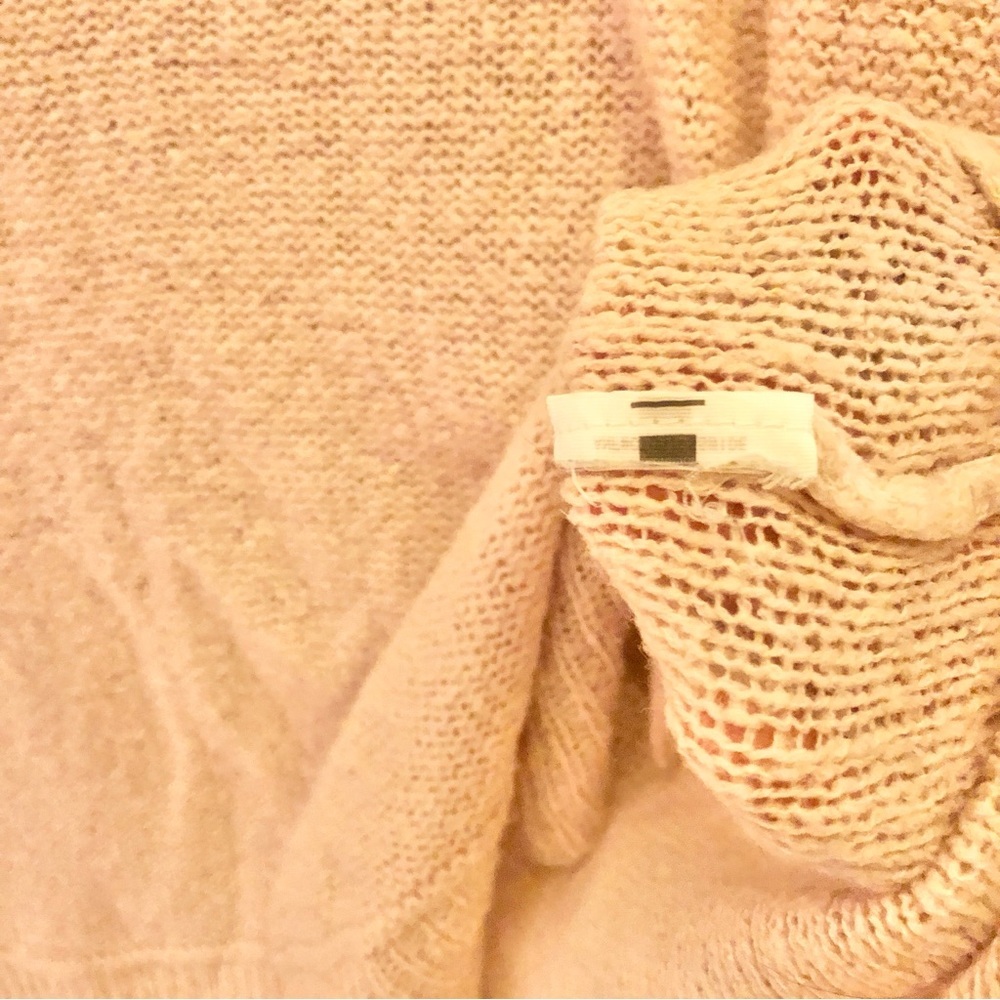 Abercrombie & Fitch V neck Light Knit Sweater Light Pink Cream M/L - Picture 6 of 7